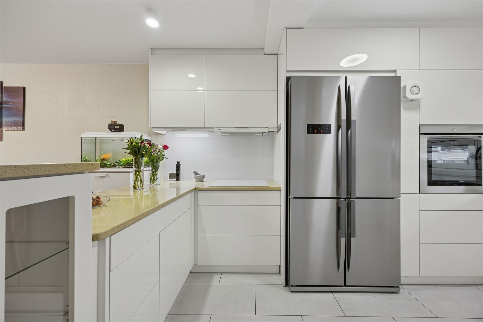 Det er mye benkeplass, til å briljere på kjøkkenet. Galleribilde