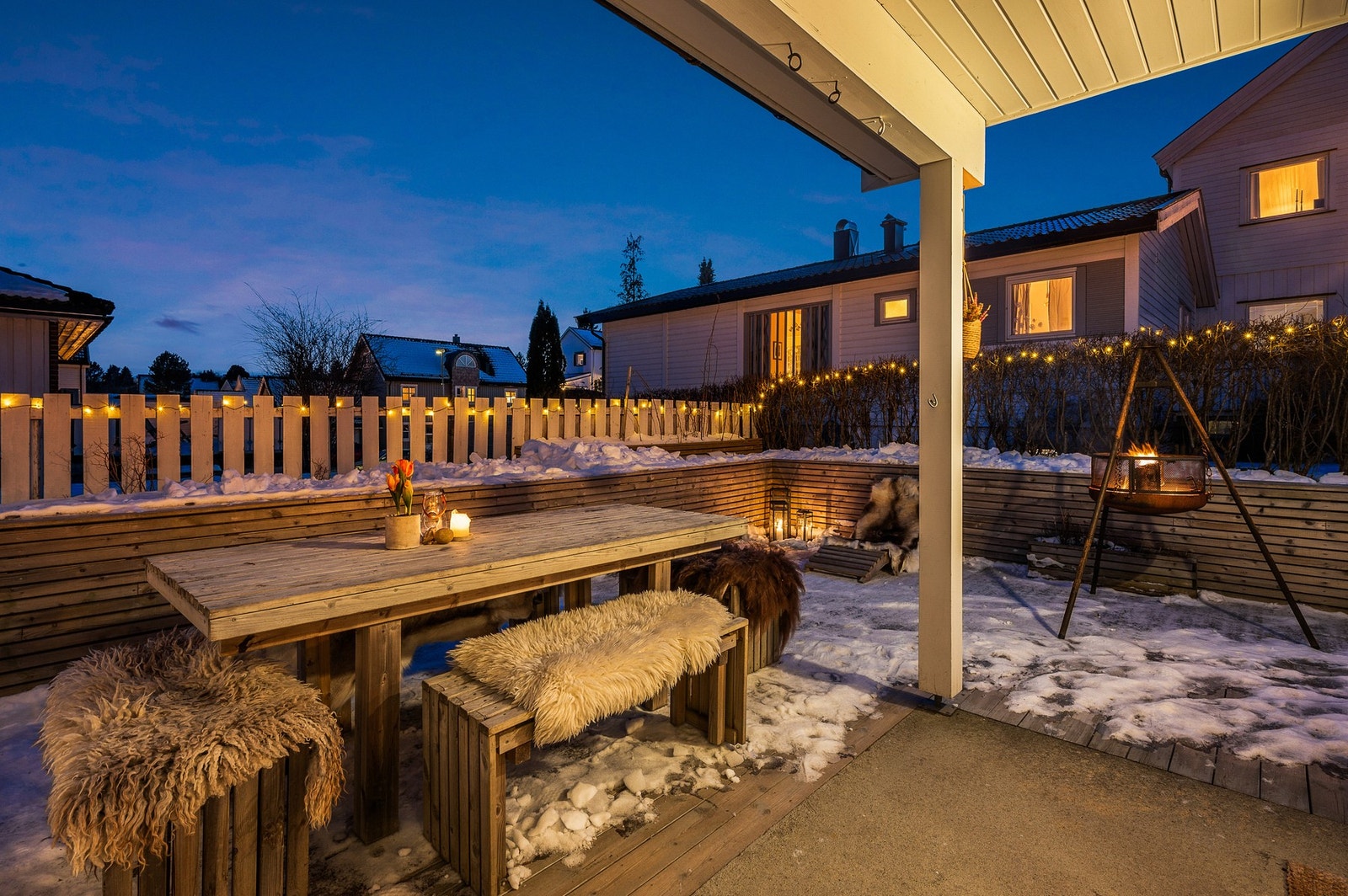 Et herlig uteareal som innbyr til hyggelige stunder både sommer som vinter. Galleribilde