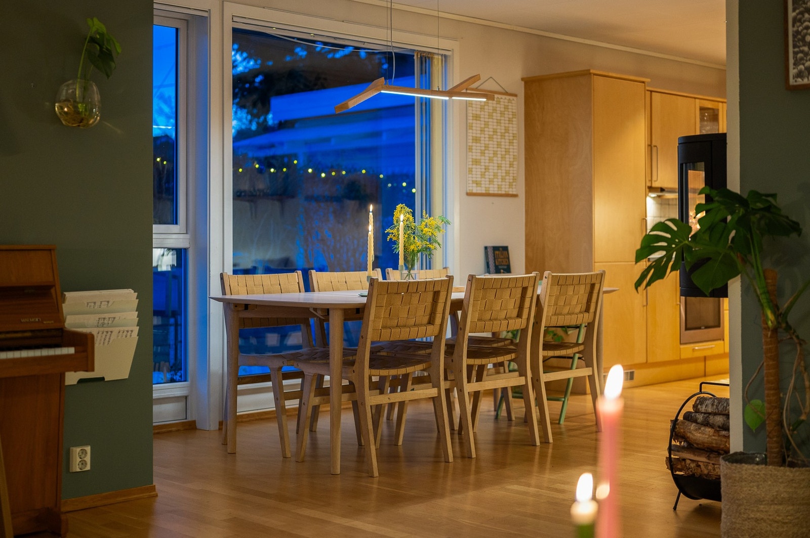 Huset ble bygd i 2007, og er både innholdsrikt og har en effektiv og praktisk planløsning med moderne preg. Galleribilde