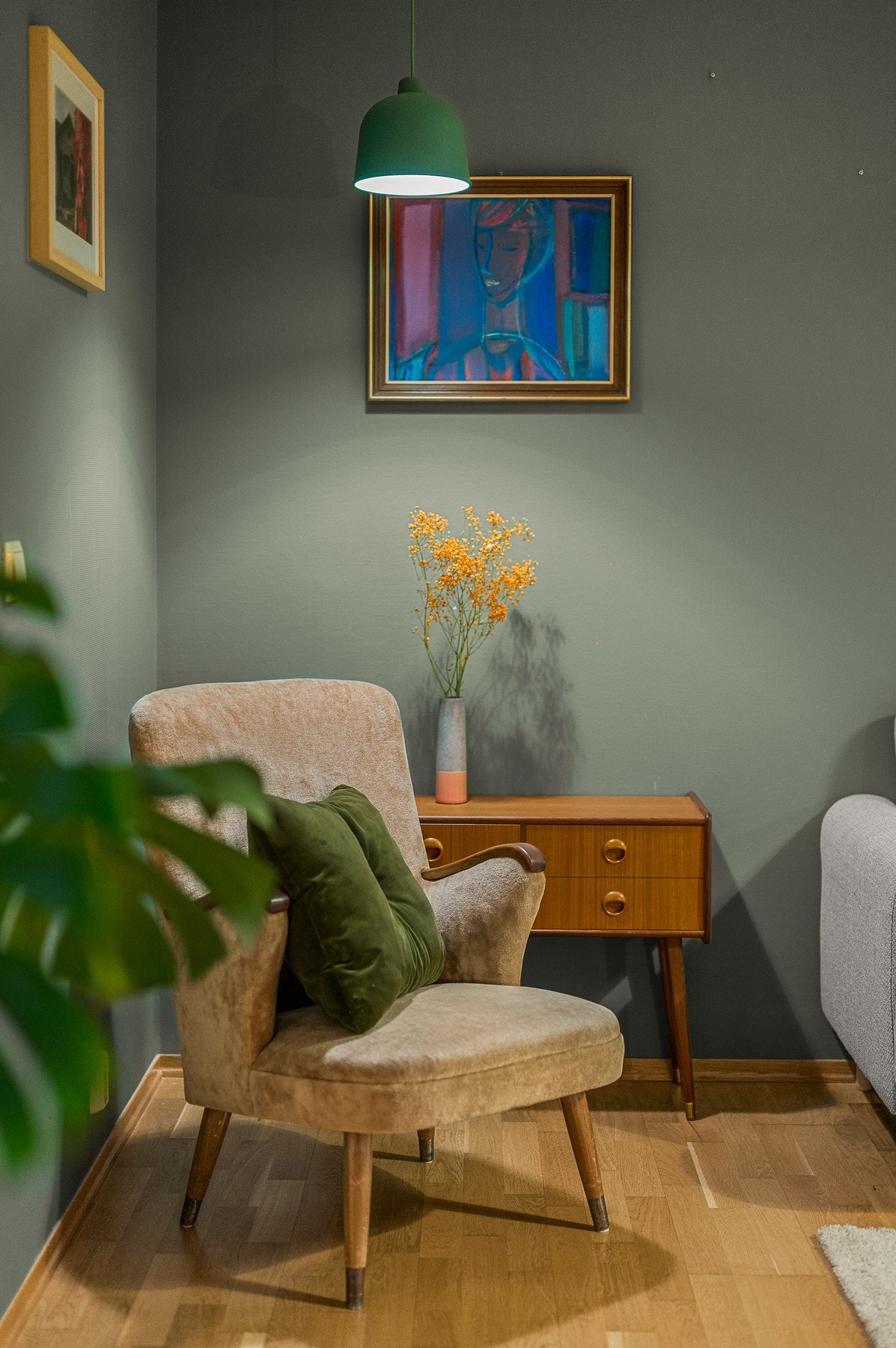 Detaljer fra den koselige stua. Galleribilde