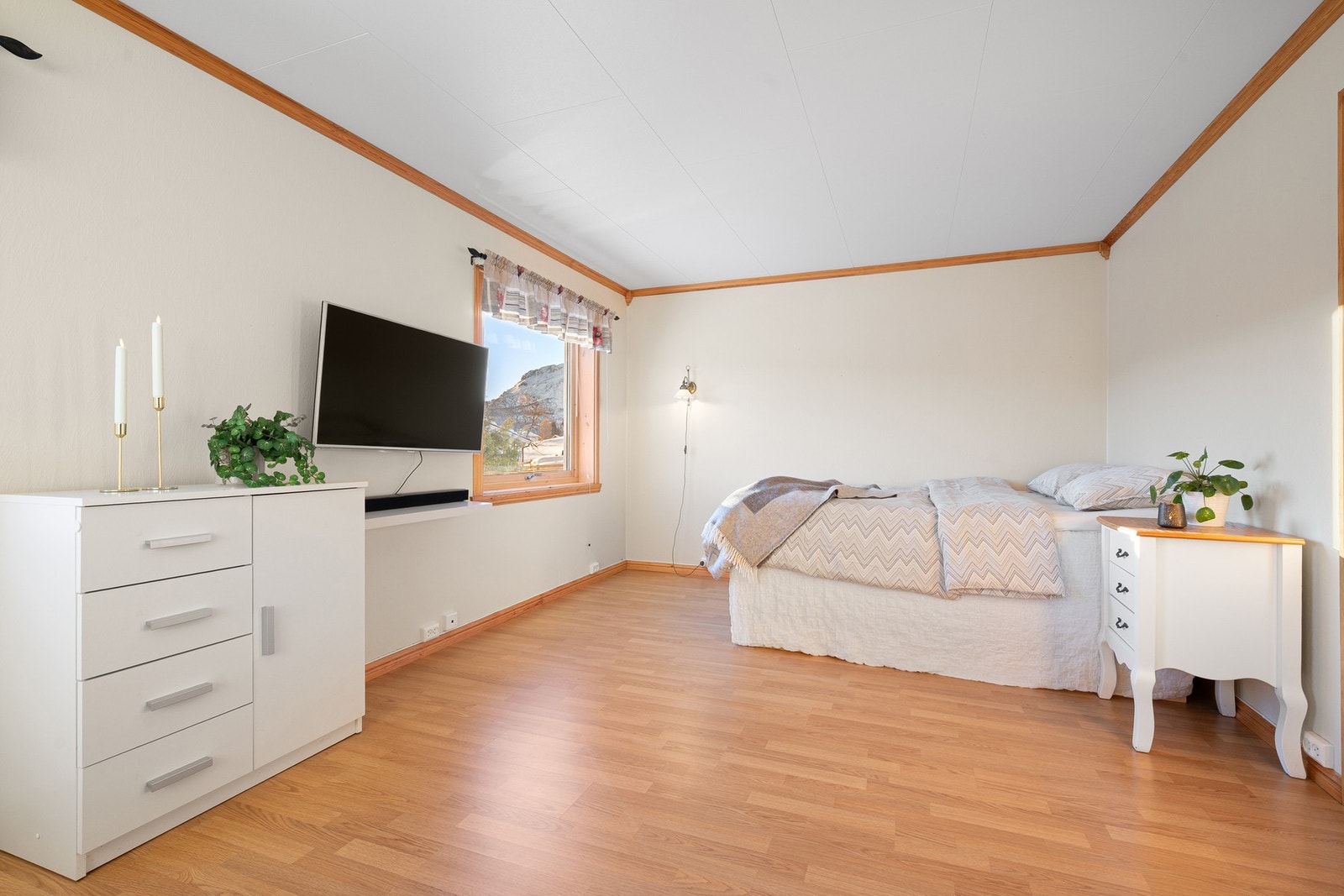 Soverom 3 / kjellerstue, her var det opprinnelig to soverom Galleribilde