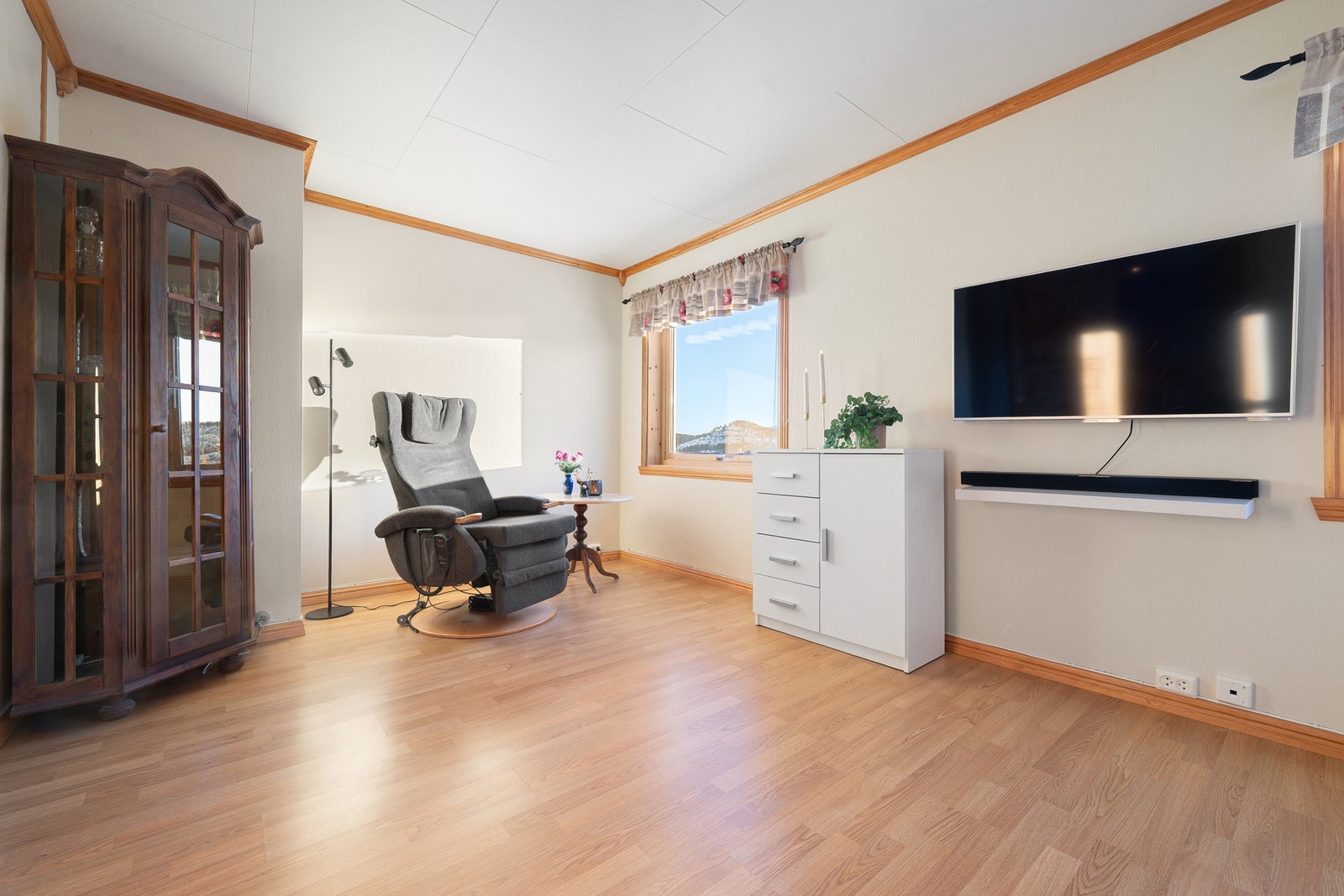 Soverom 3 / kjellerstue, her var det opprinnelig to soverom Galleribilde