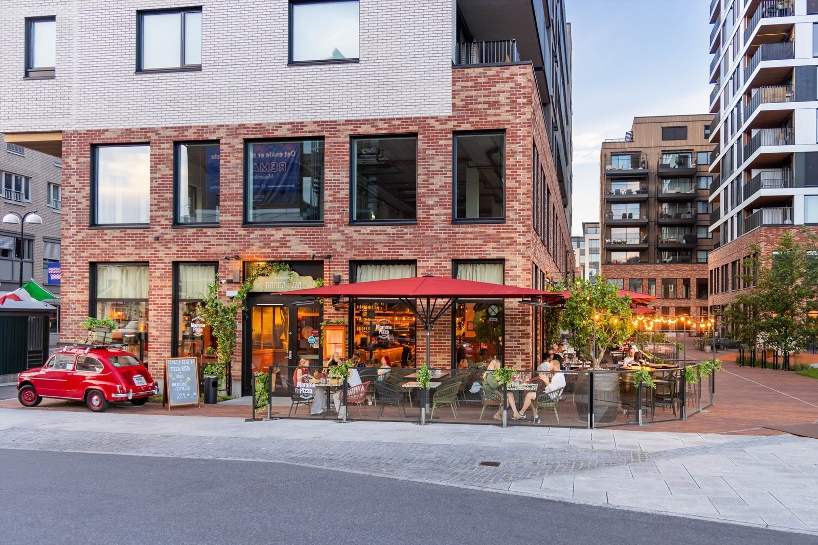 Meierikvartalet byr på en hyggelig atmosfære med flere spisesteder og bilfrie områder. Galleribilde