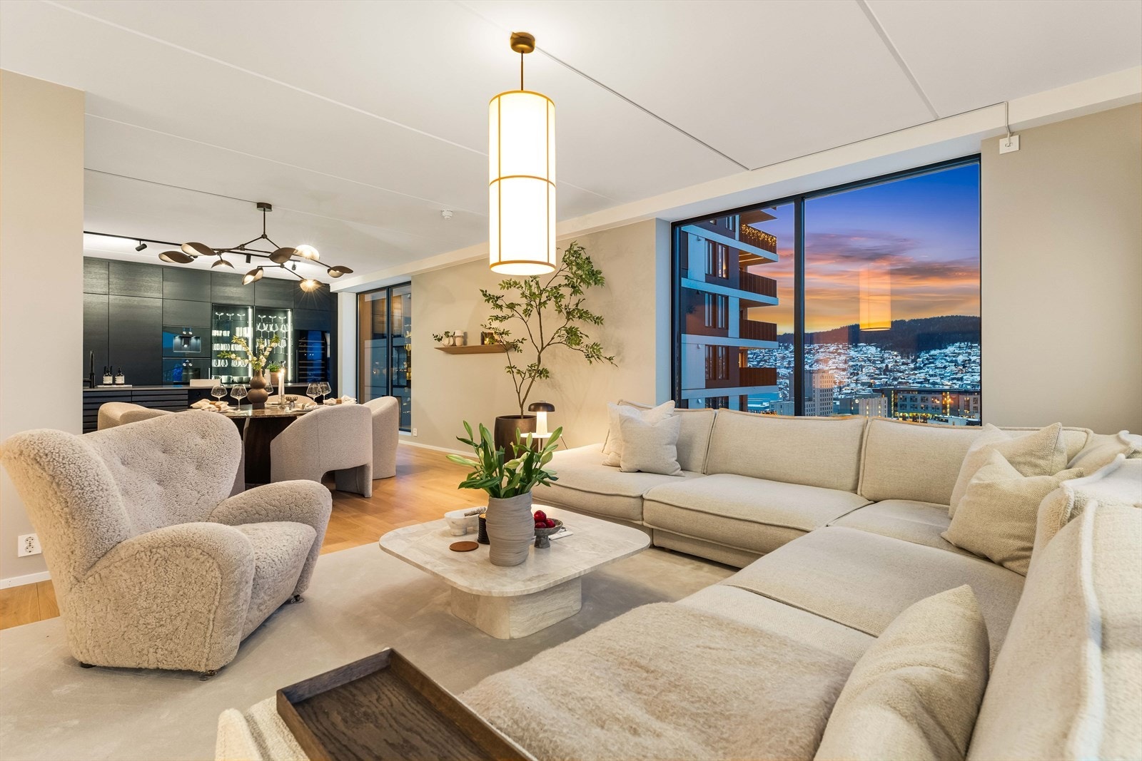 Velkommen til Solheimsgata 15, presentert av Kenneth Andreassen i Nordvik Lillestrøm! Galleribilde