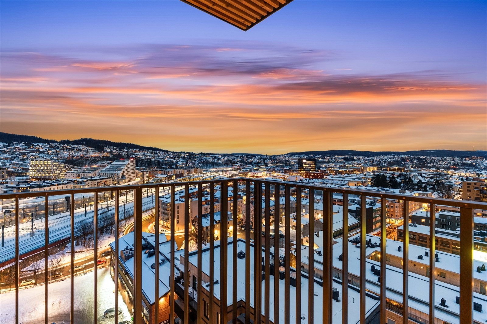 Panoramautsikt som strekker seg så langt øyet kan se. Her bor du med byen som nærmeste nabo. Galleribilde