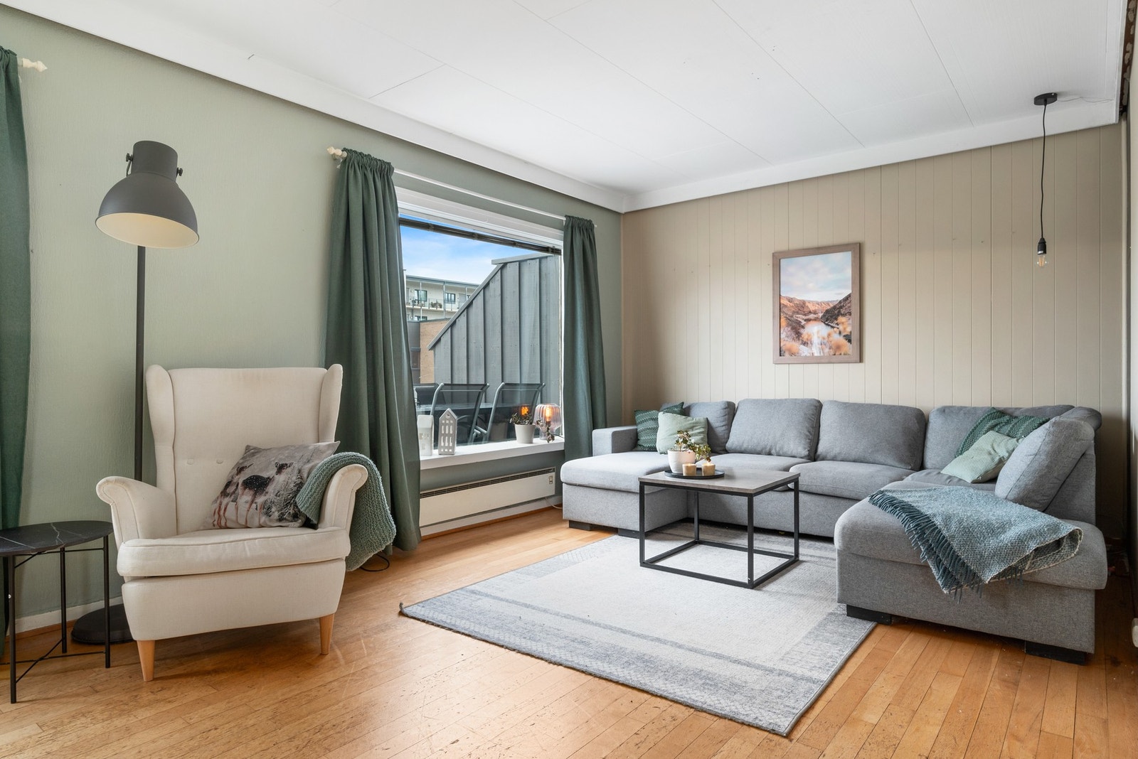 Stuen er på 32,5m² . Galleribilde