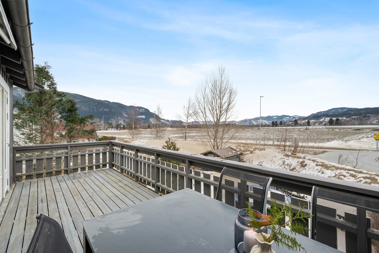 Altan er på 15m². Utsikt i retning sør. Galleribilde