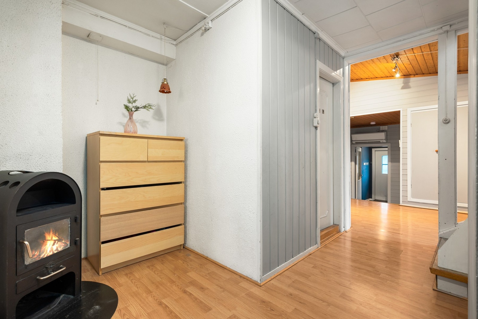 Det er en romslig gang i 1 etasjen. Galleribilde