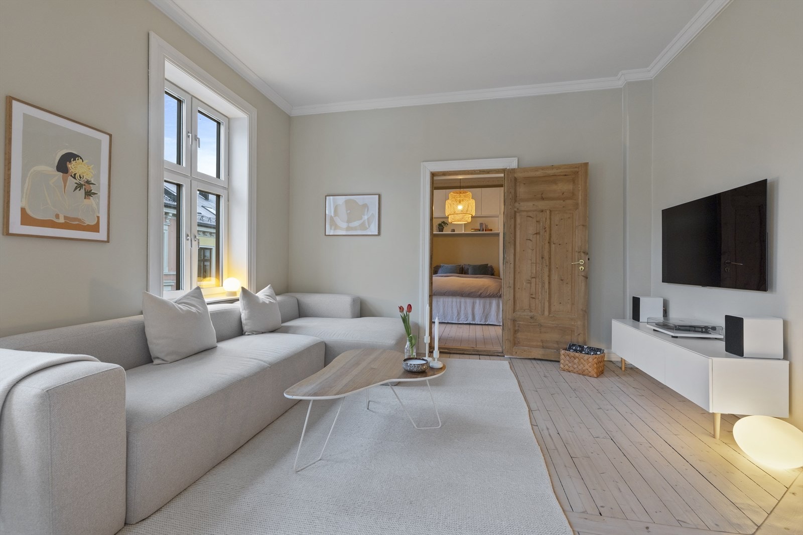 Her kan du enkelt sette opp fløydørene som selger har i kjellerboden og en lettvegg så har du en 3 roms leilighet med 2 soverom. Galleribilde