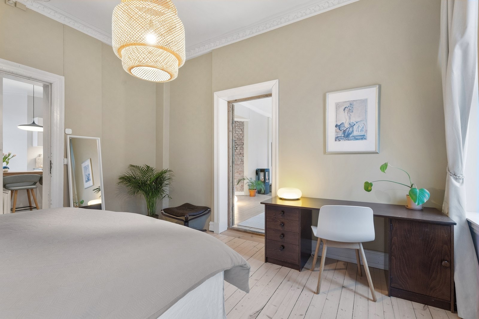 Soverommet har også god plass til skrivepult for hjemmekontor om ønskelig Galleribilde