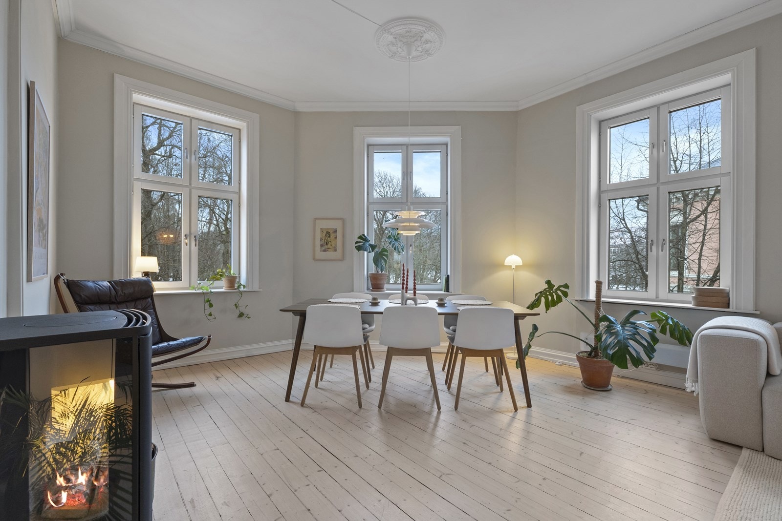 Lys, luftig og gjennomført leilighet med en sjelden god romfølelse og en beliggenhet det er lett å forelske seg i Galleribilde