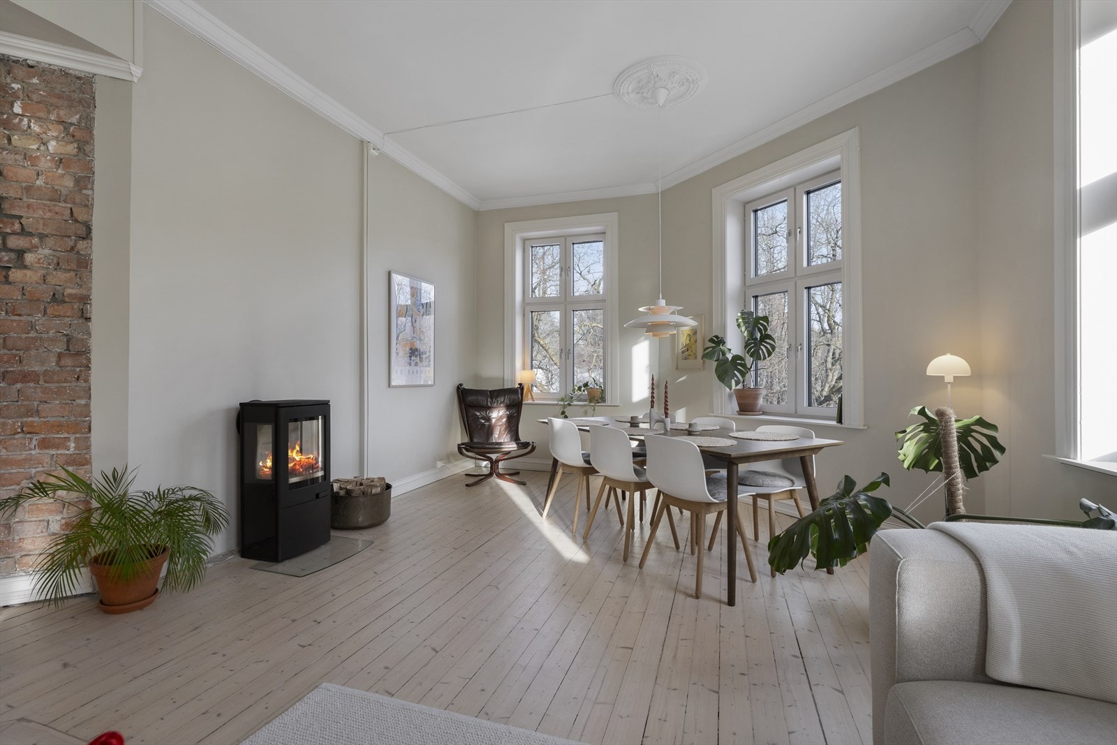 Selger har satt stor pris på den åpne planløsningen, de fantastiske lys- og solforholdene og den unike utsikten mot Botanisk hage Galleribilde