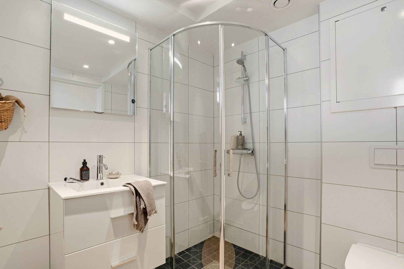 Flislagt baderom med varme i gulv. Galleribilde