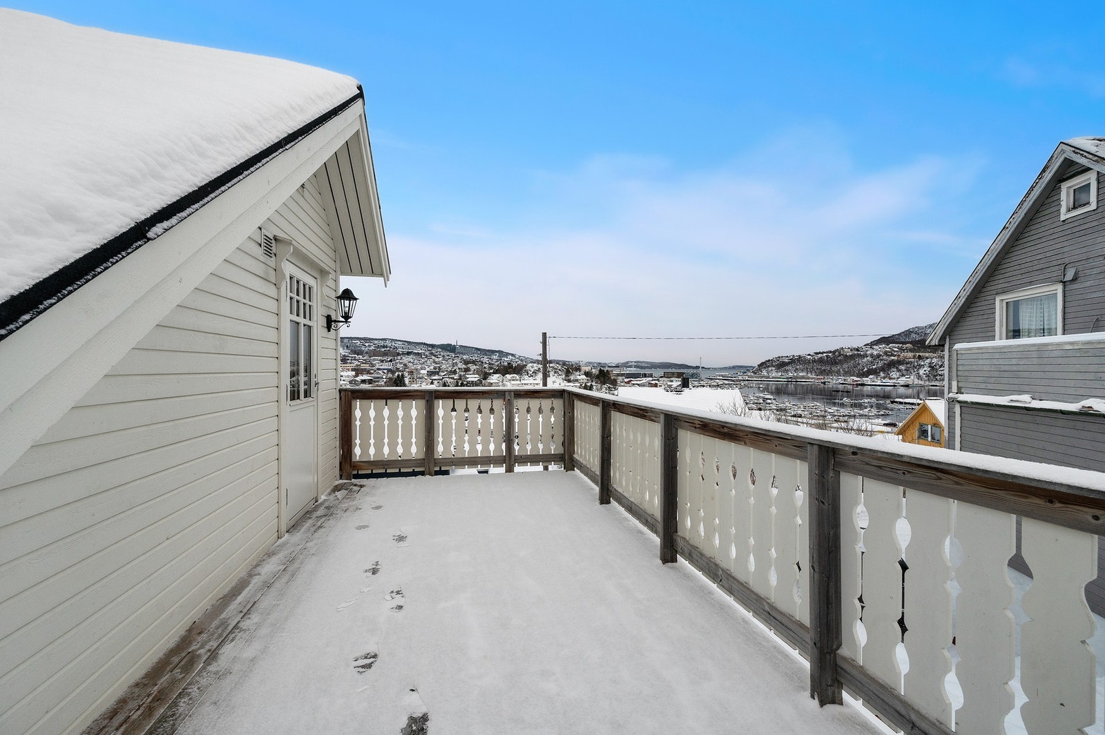 Det er adkomst til veranda/balkong fra soverom nr. 2. Galleribilde