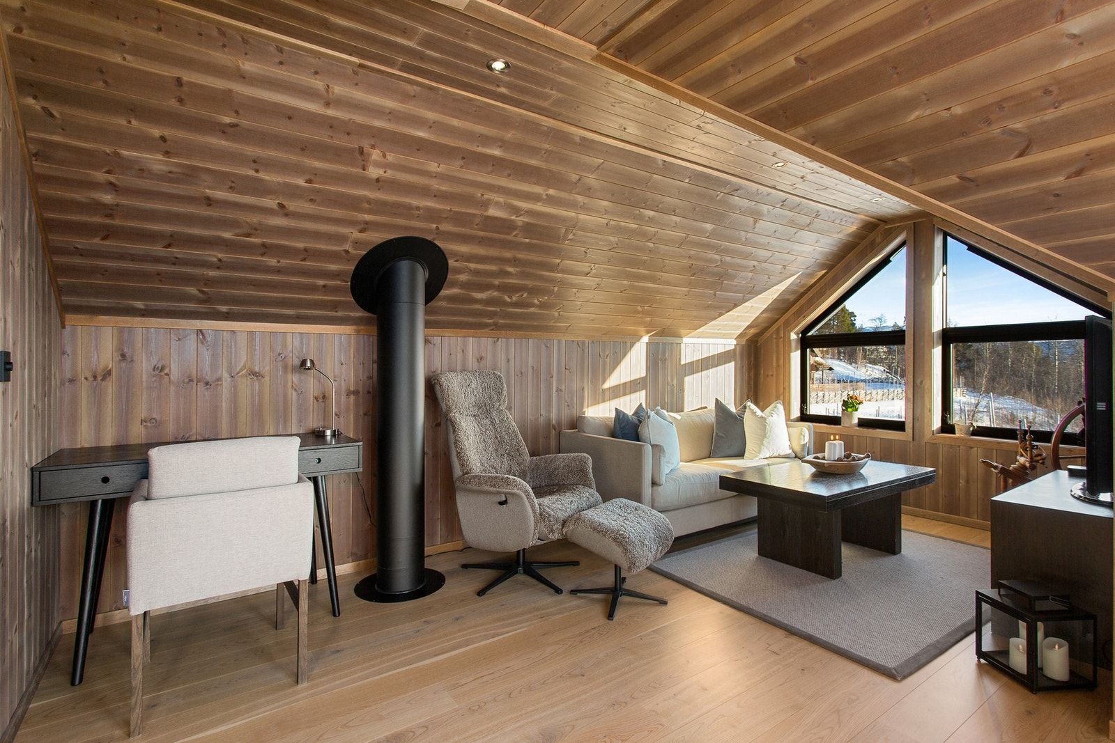 Loftstue. Galleribilde