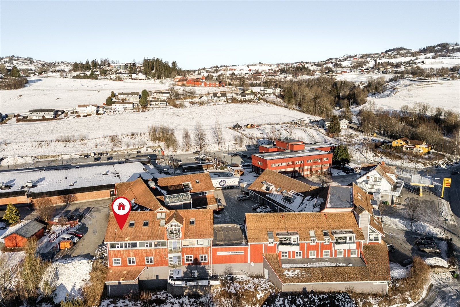 Fra leiligheten har du umiddelbar nærhet til restaurant, dagligvarebutikk, expert, apotek og buss som tar deg til Vanvikan samt Innherred. Galleribilde