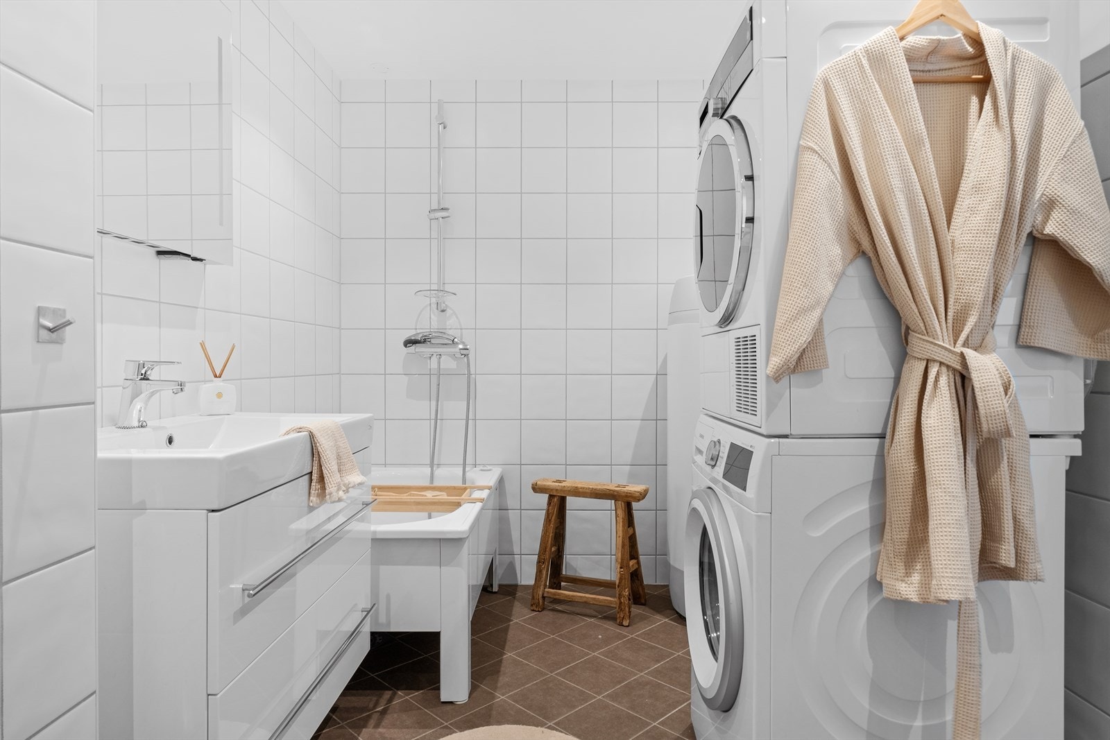 Opplegg og plass for både vaskemaskin og tørketrommel Galleribilde