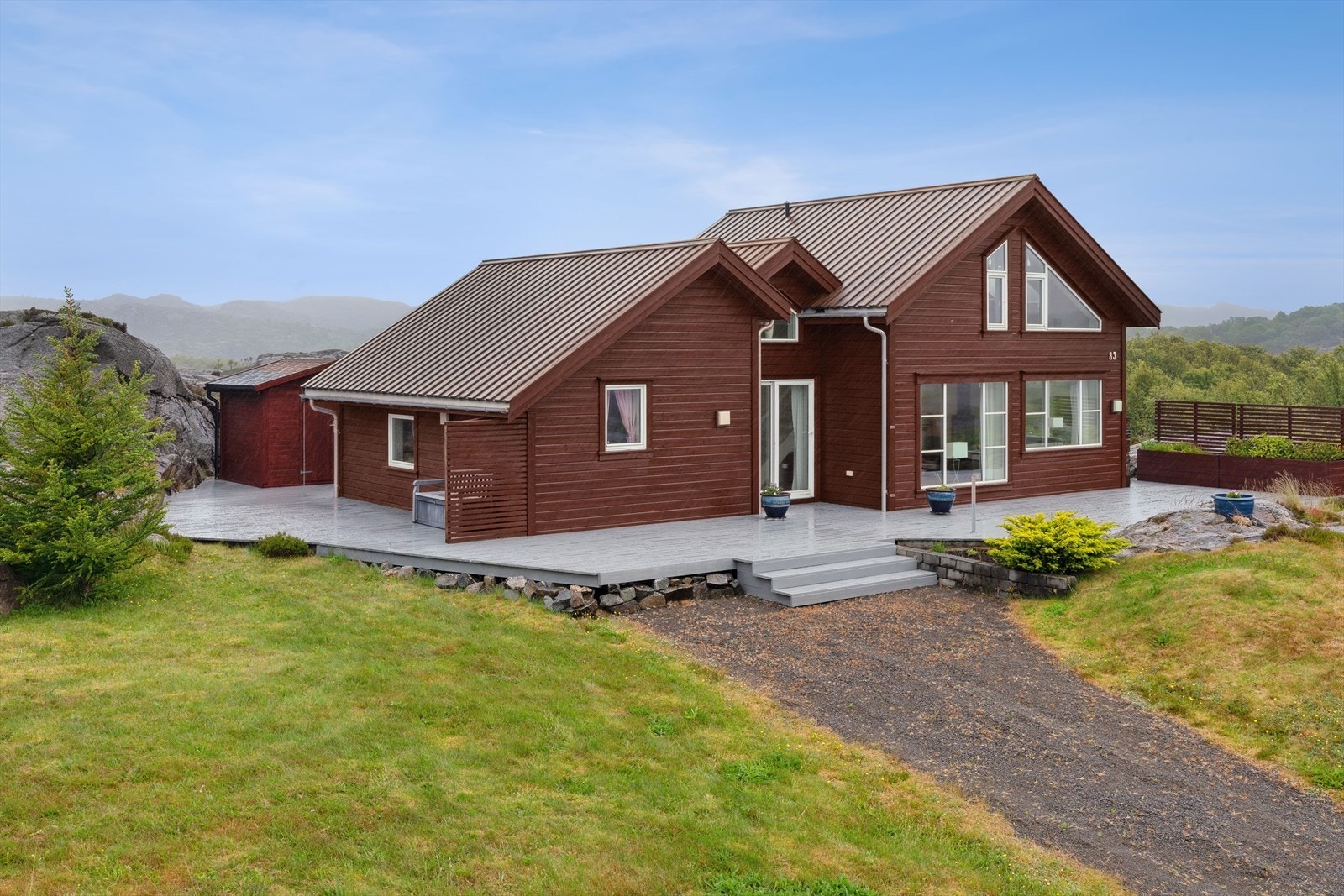 Slåttemyrveien 83 presenteres av Geir Inge Skåra v/DNB Eiendom. Galleribilde