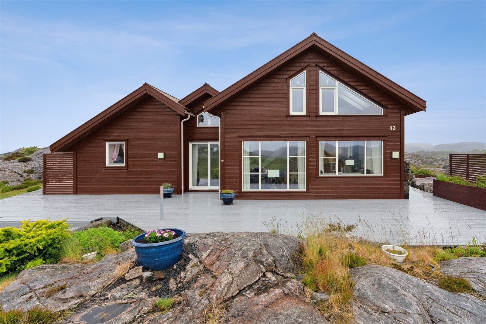 Slåttemyrveien 83 er en flott fritidsbolig i Rodvelt hyttefelt i Egersund. Galleribilde