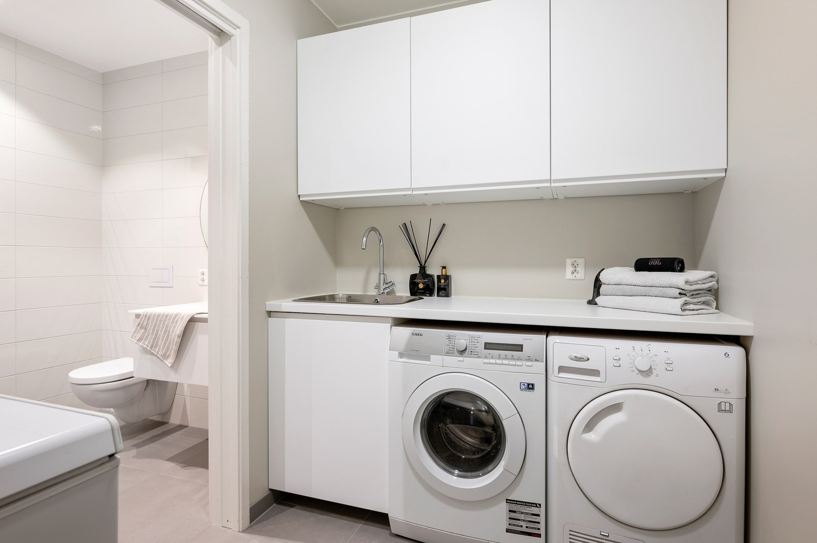 Bad og vaskerom måler til sammen 10,5 kvm. Galleribilde