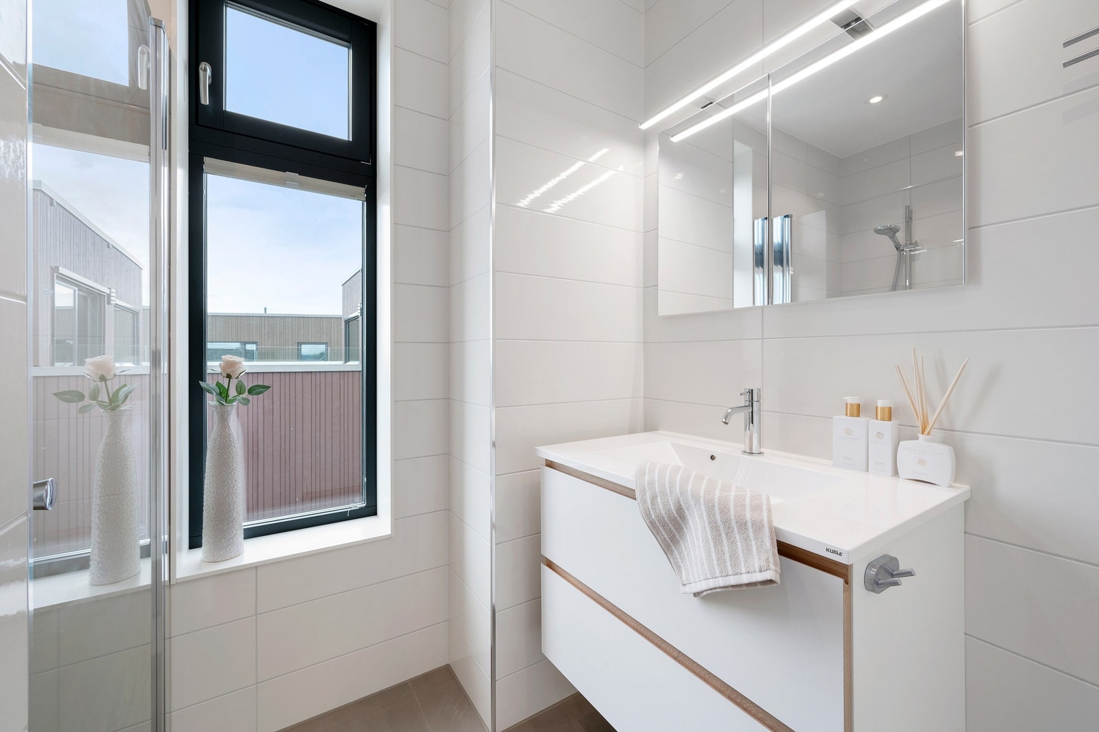 Bad i 2. etasje; 2,5 kvm. Galleribilde