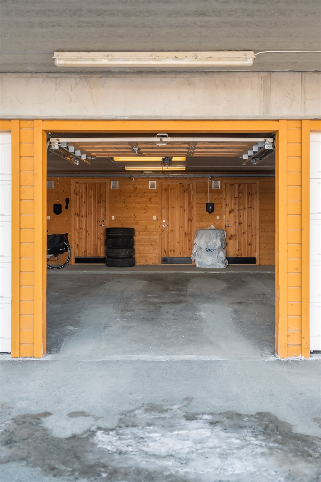 Leiligheten disponerer fast parkeringsplass i garasje. Galleribilde