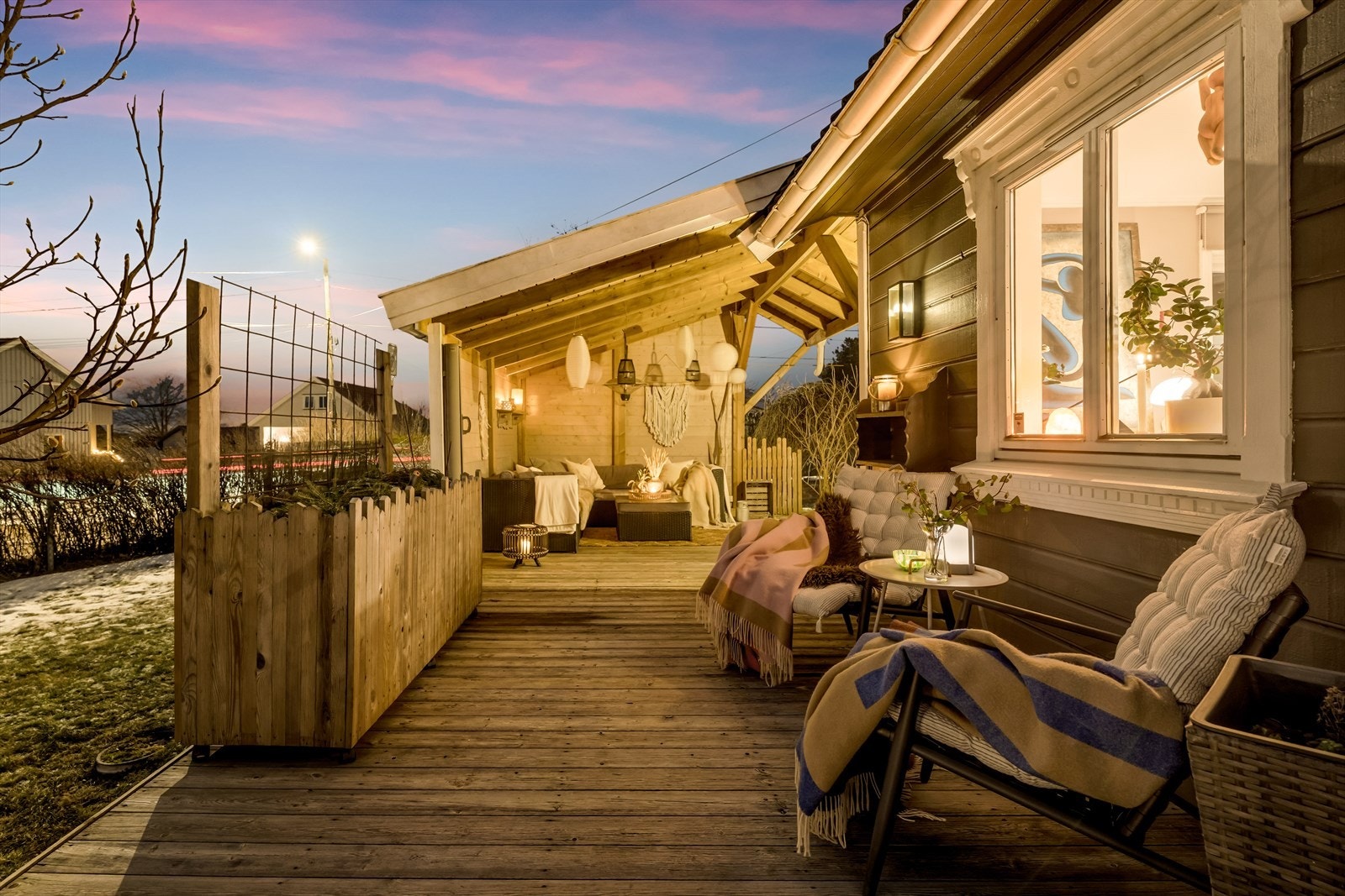 Utelysene sørger for behagelig stemning på kveldstid. Galleribilde