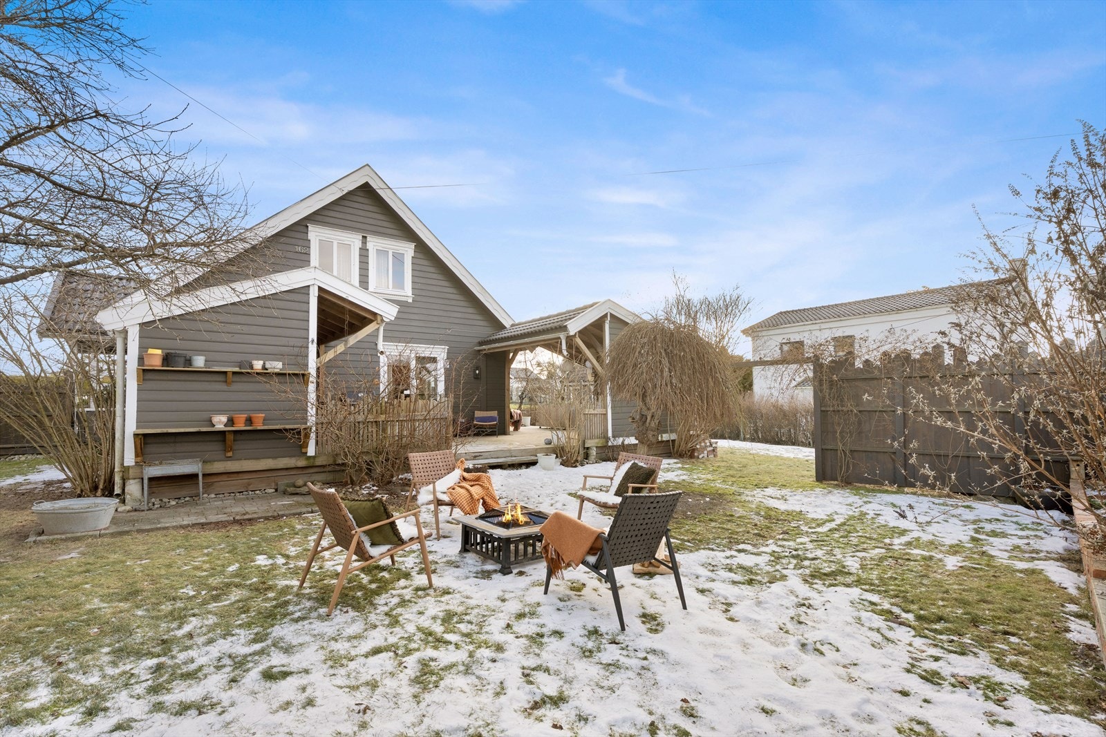 Uteområdet er designet med flere soner for ulike aktiviteter. Galleribilde