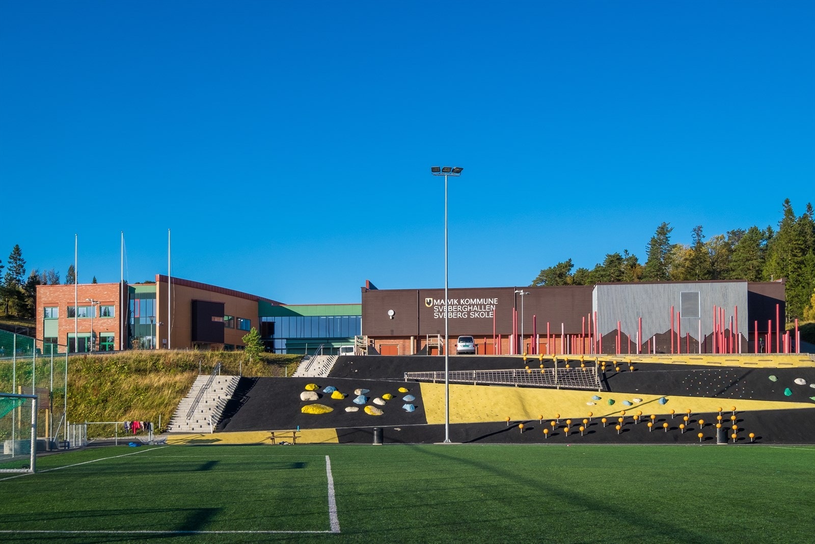 Leiligheten sokner til Sveberg skole og Hommelvik ungdomsskole. Skolen ligger kun 1,2 km unna leiligheten. Galleribilde