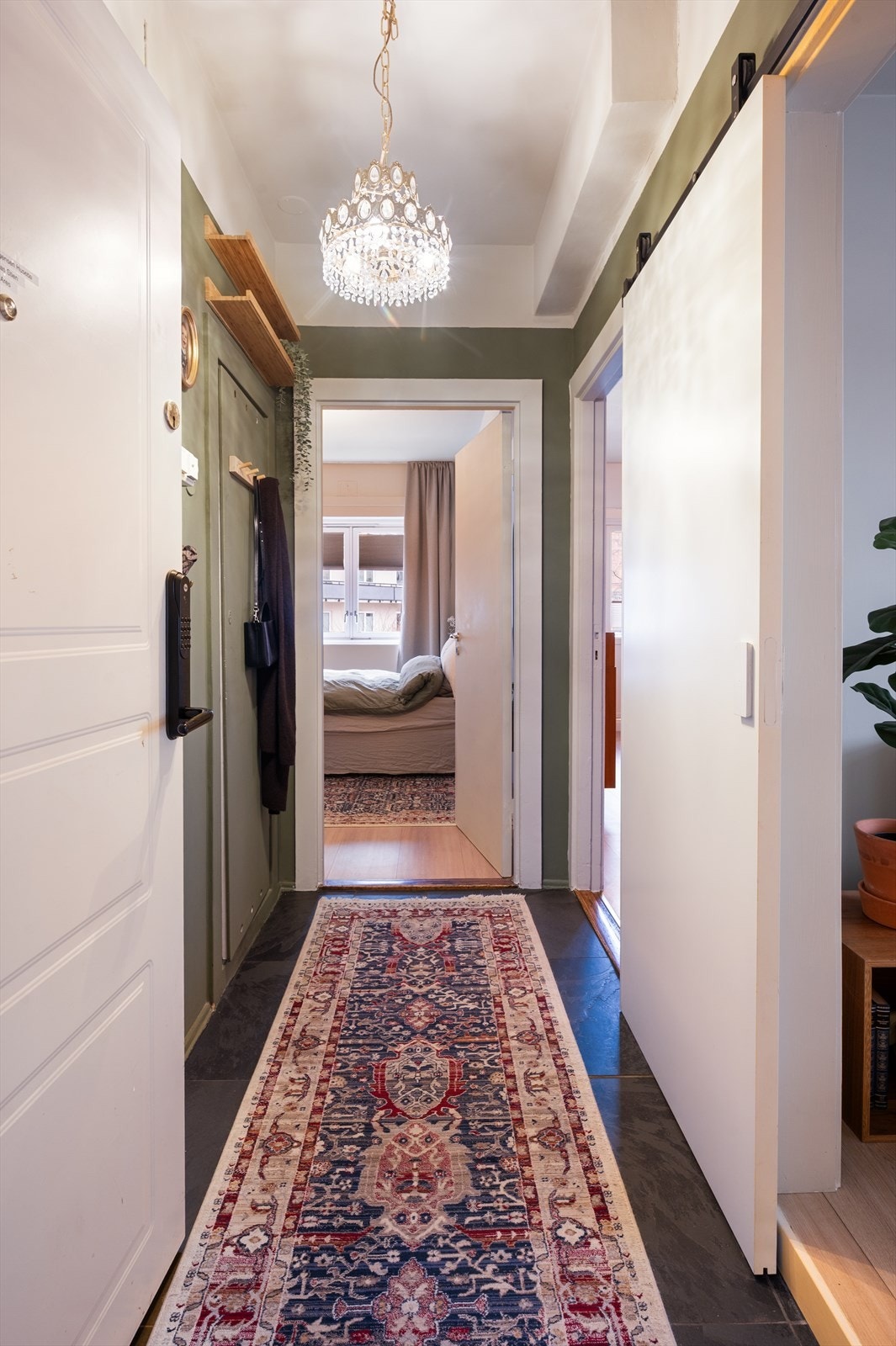 Dørcalling er hensiktsmessig plassert ved inngangsdøren, som i tillegg har nøkkelfri adkomst med Doorman. Galleribilde