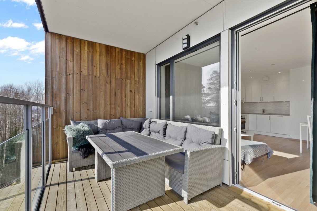 Stor balkong med gode solforhold Galleribilde