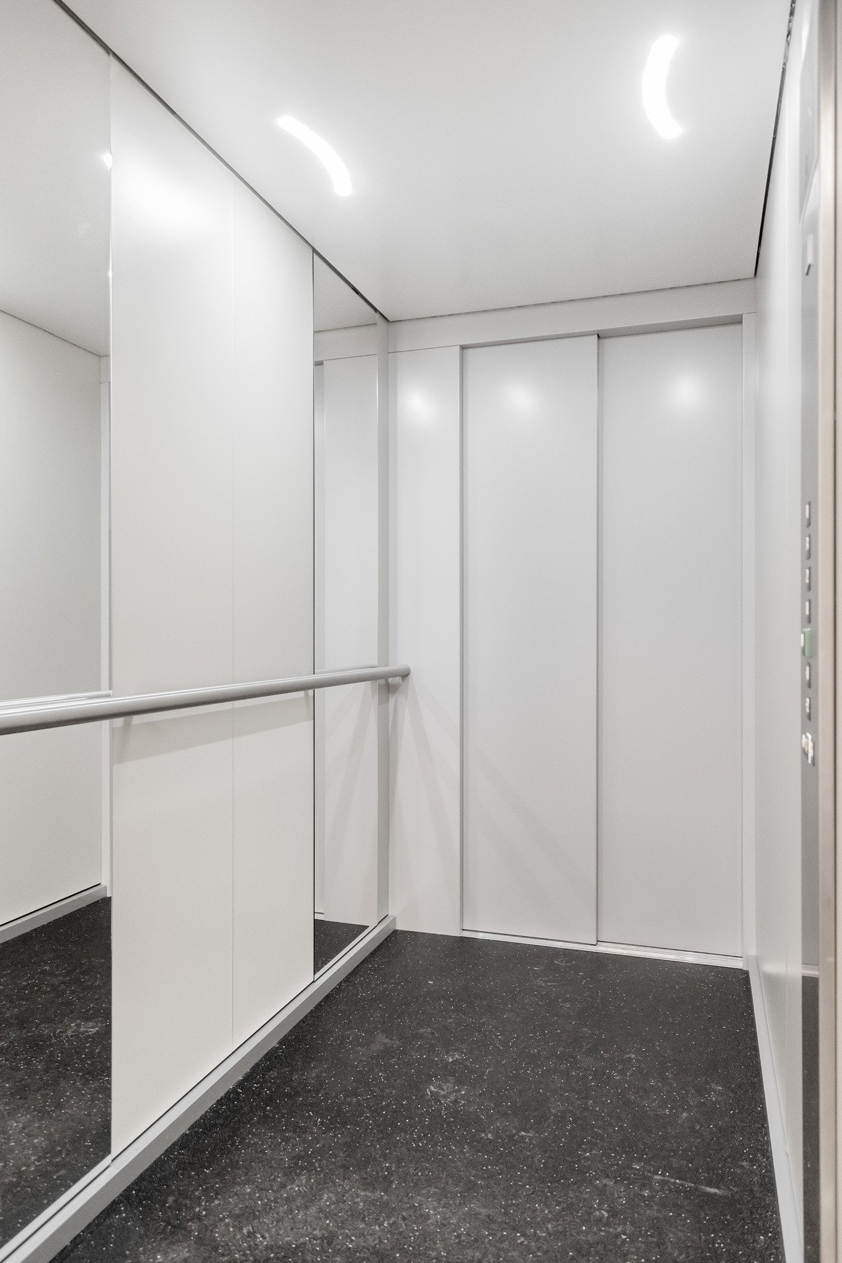 Adkomst til oppgangene er fra hovedinngangen i Storgata, fra uterommet på vestsiden i plan 00 eller direkte fra parkeringen i plan U1. Galleribilde