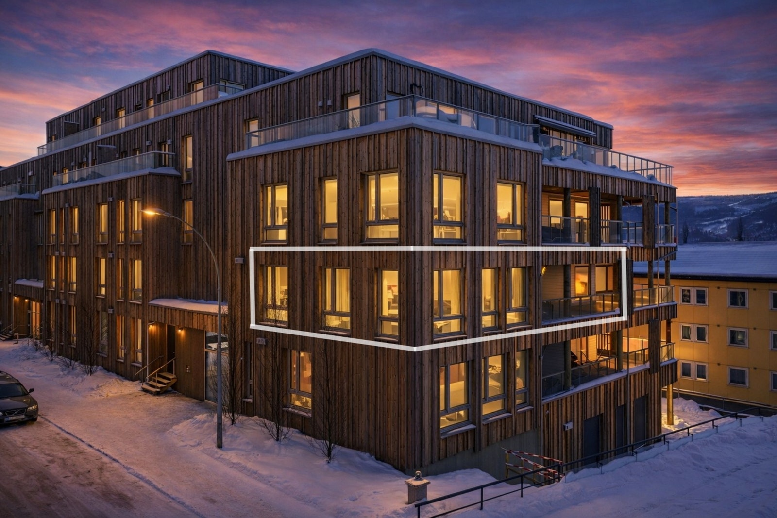 PrivatMegleren Lillehammer har gleden av å presentere denne lettstelte og smarte hjørneleiligheten i Kvartal 17, rett nord for sentrum.
Foto: JA Boligstyling AS Galleribilde