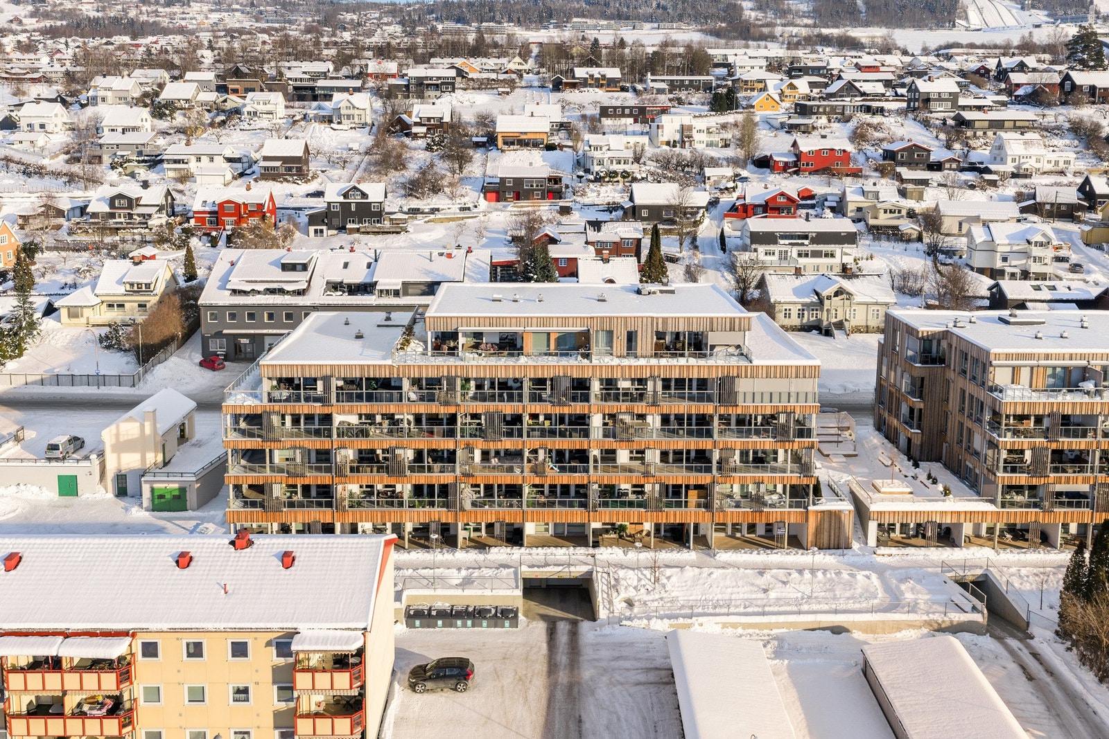 Her bor du skjermet og fredelig, samtidig som du har kort vei til byens servicetilbud og daglige gjøremål. Galleribilde