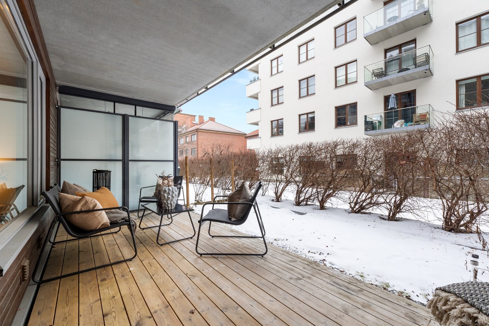 I vår- og sommerhalvåret blir dette en naturlig forlengelse av stuen, godt egnet for sosiale sammenkomster med familie og venner. Galleribilde