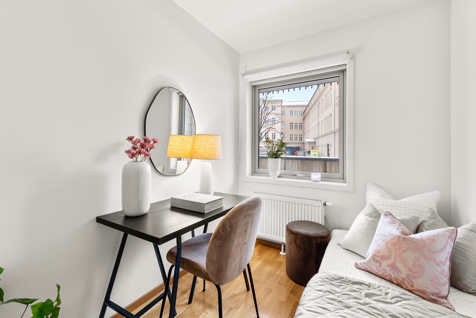 Det er et allsidig rom som passer perfekt som barnerom, gjesterom eller hjemmekontor, tilpasset dine behov. Galleribilde