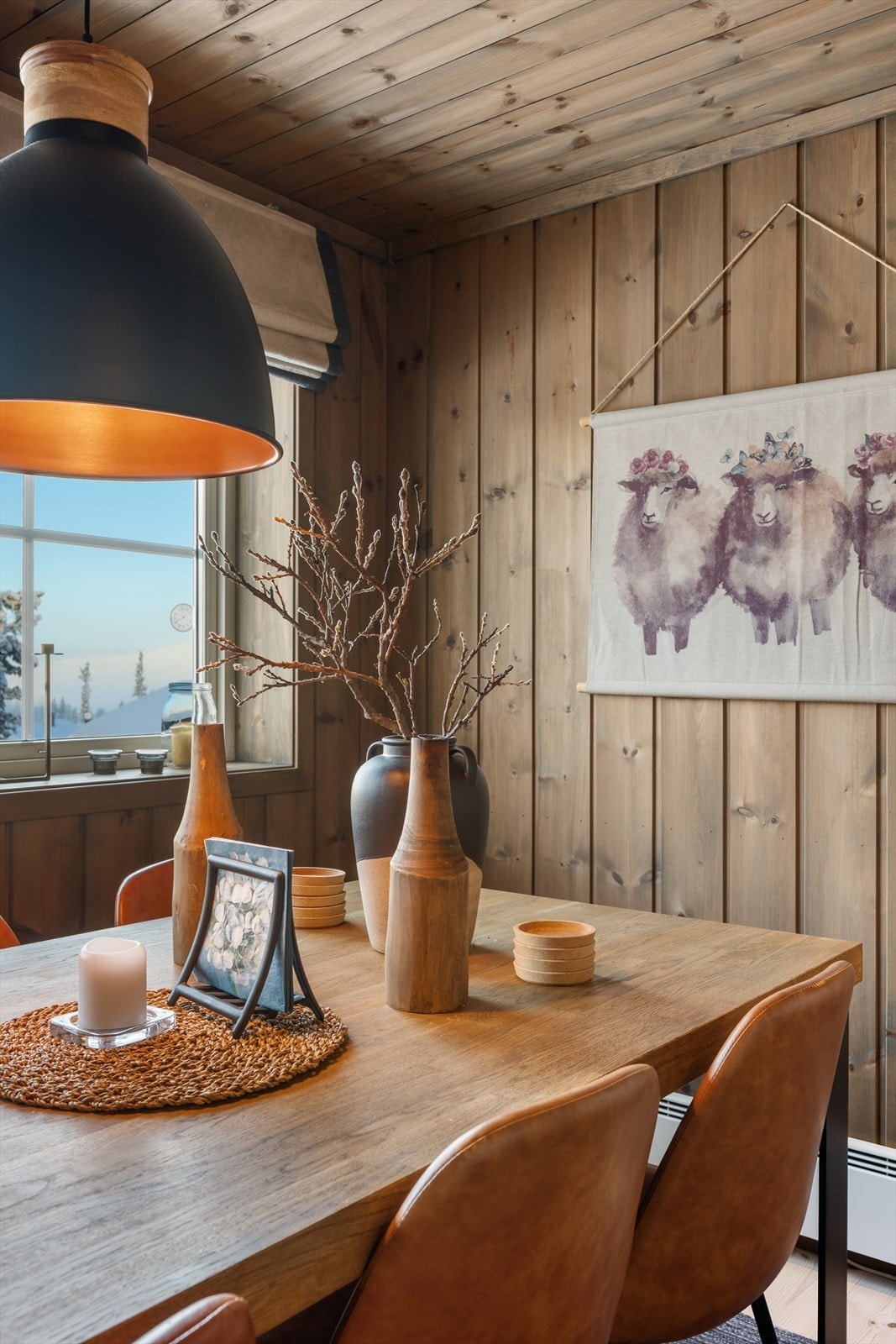 Alt av innbo, løsøre og hvitevarer medfølger handelen. Galleribilde