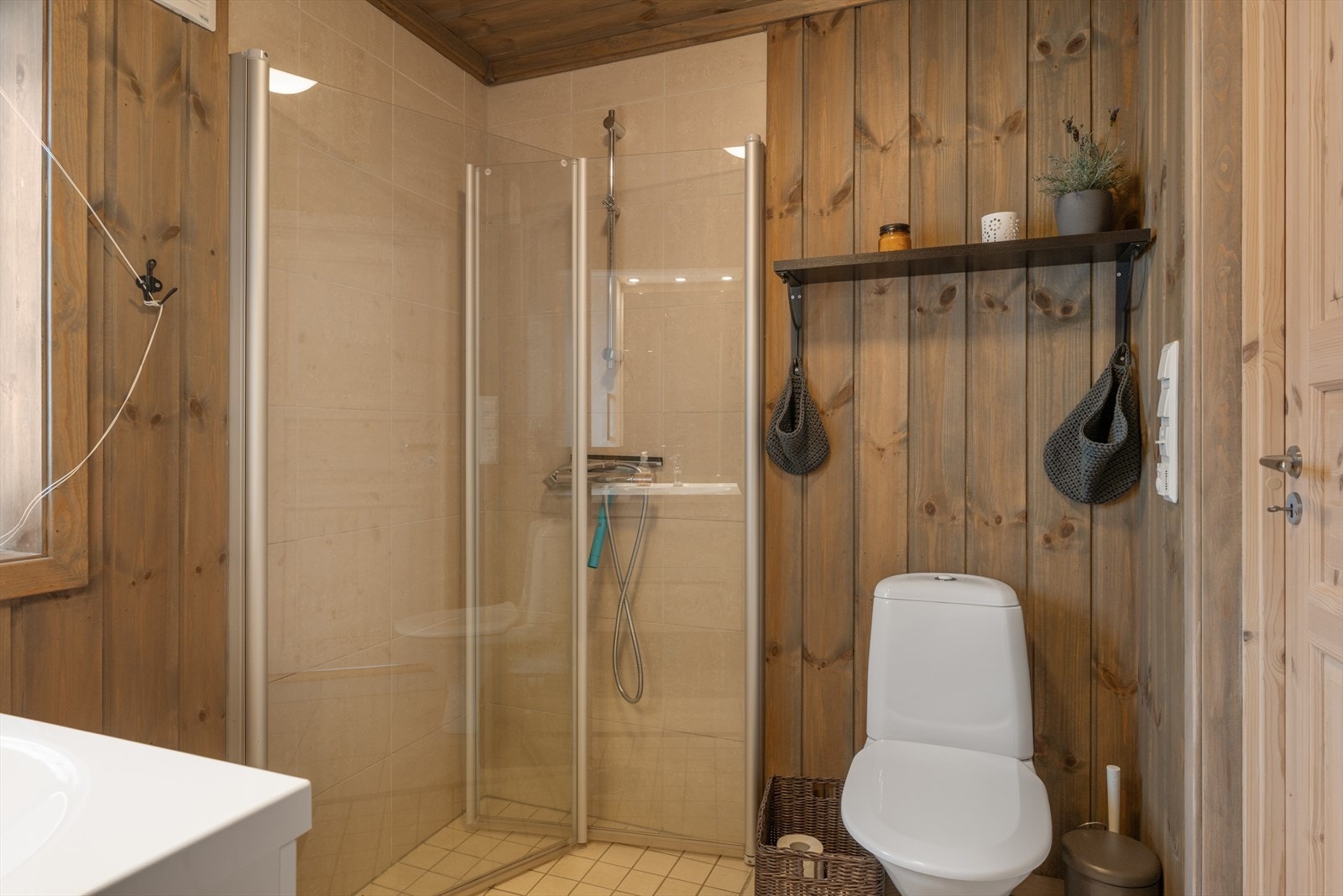 Flislagt dusjsone med innfellbare vegger. Galleribilde