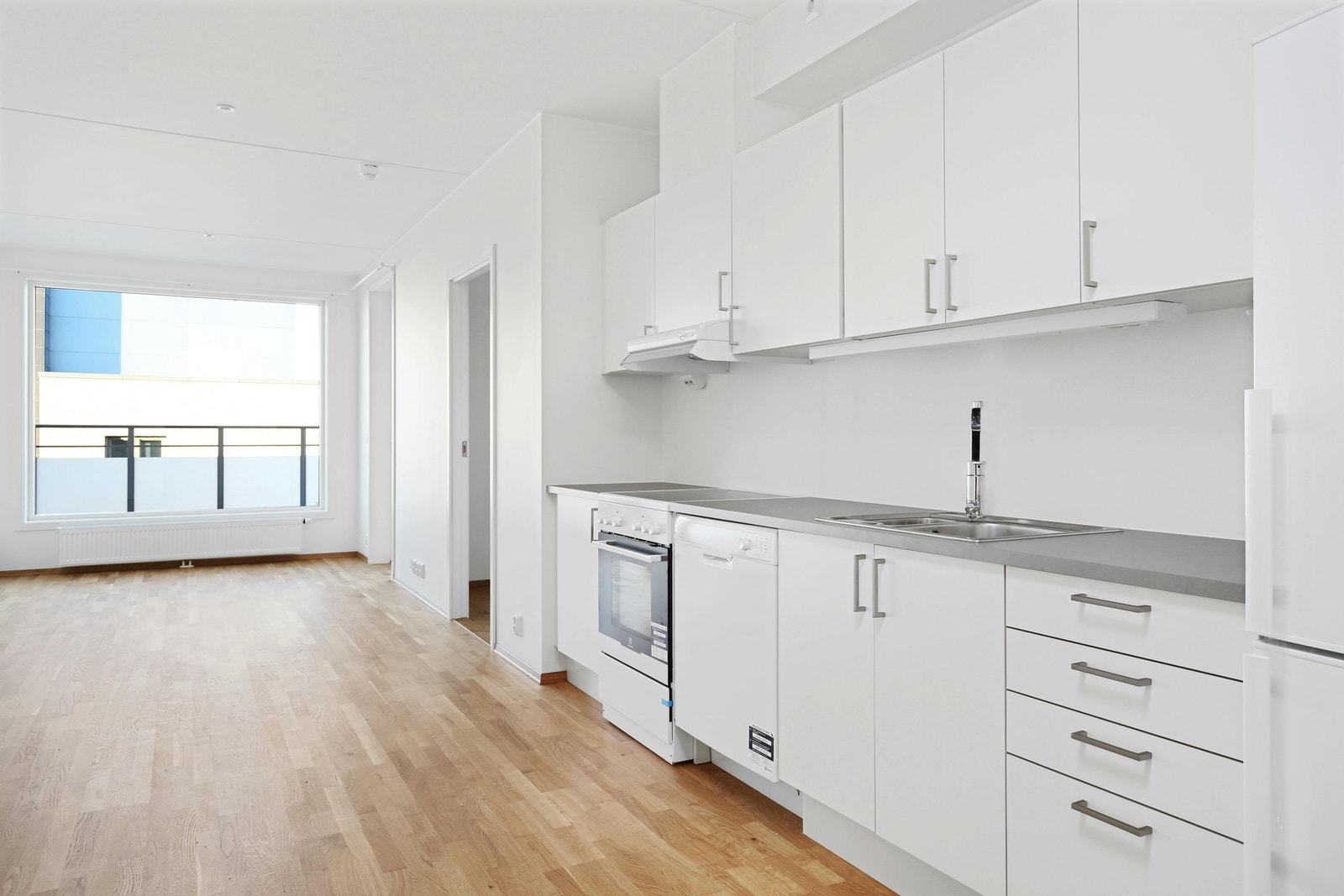 Lyst og fint. God plass til både spiseplass og sofa Galleribilde