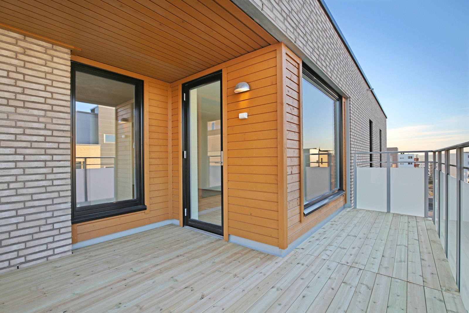 Solrik terrasse på hele 15m2 Galleribilde