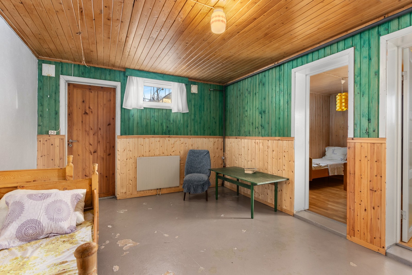 Hall/gang i kjeller. Egen utvendig inngang. Galleribilde