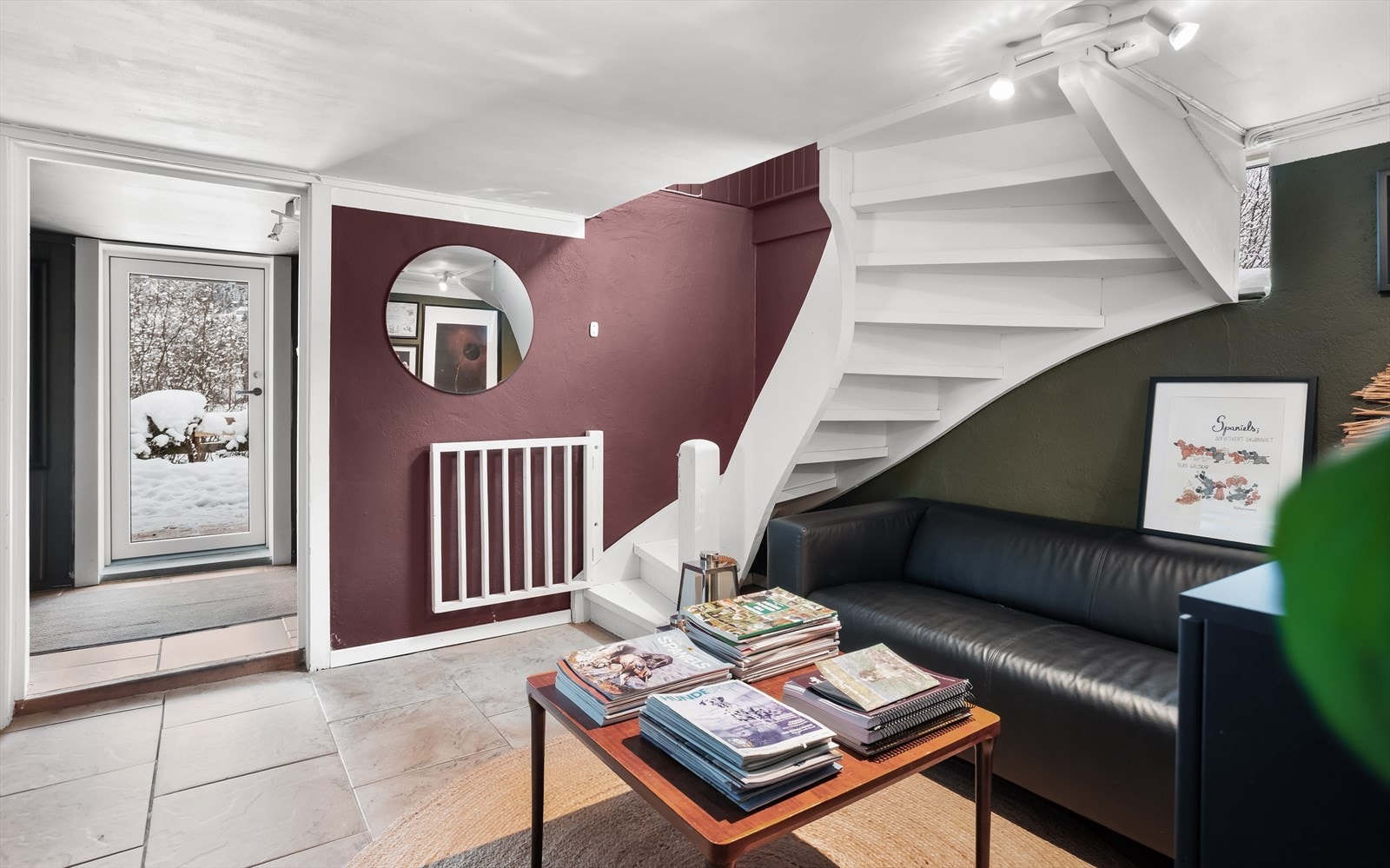 I kjelleren finner du et trapperom, gang, bod, bad og vaskerom. Galleribilde