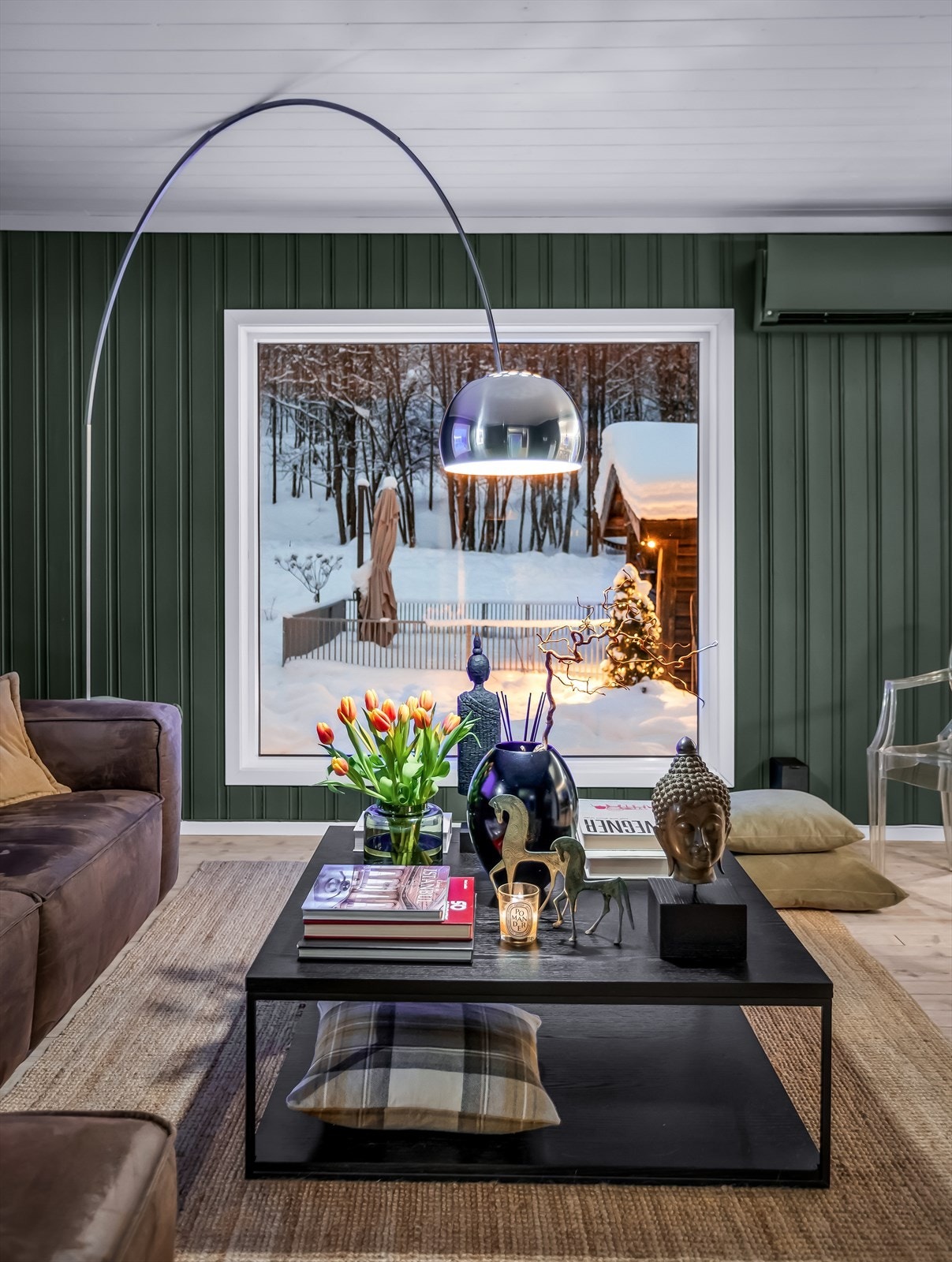 Hyggelig kveldsstemning i stuen. Galleribilde