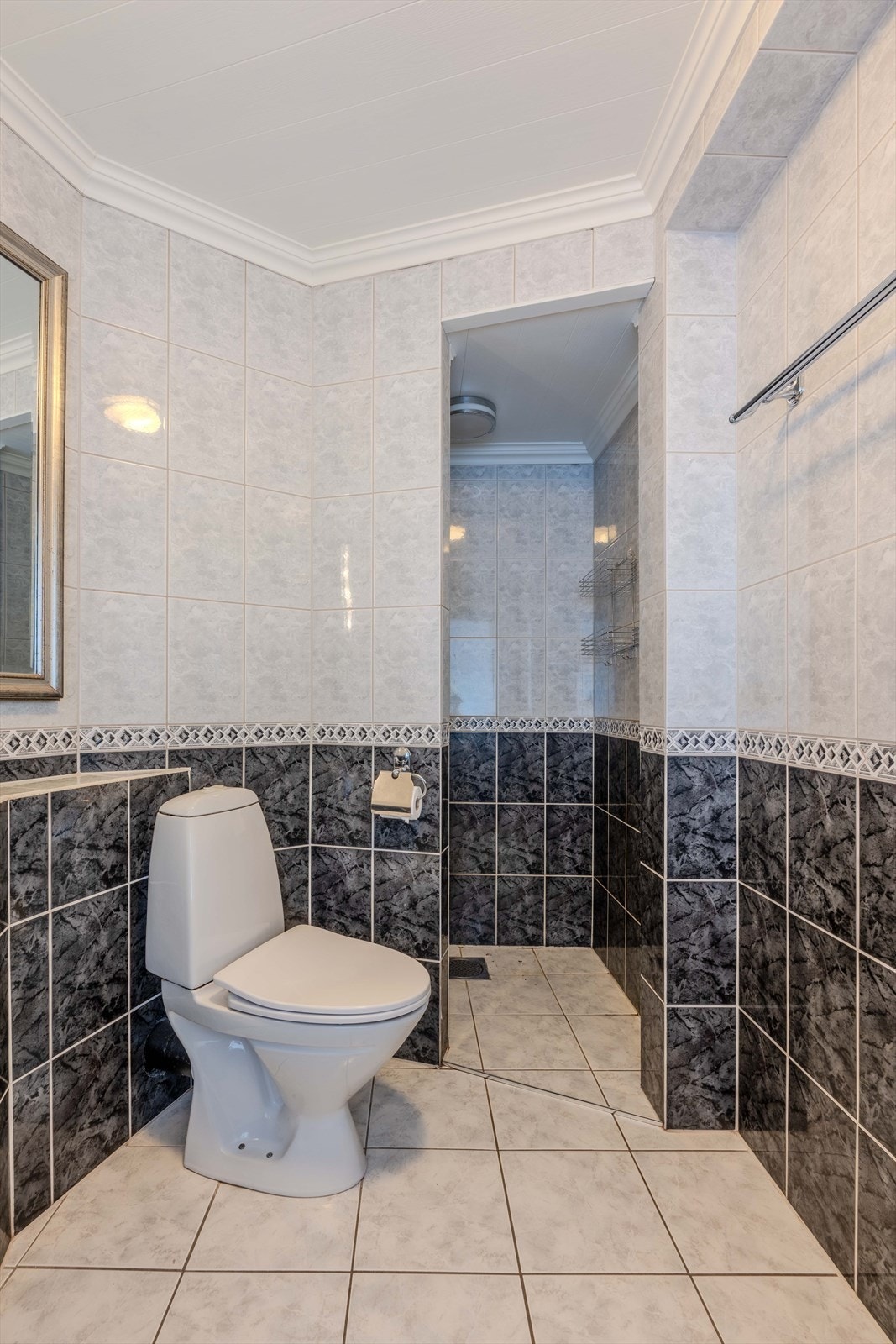 Bad med dusjnisje Galleribilde