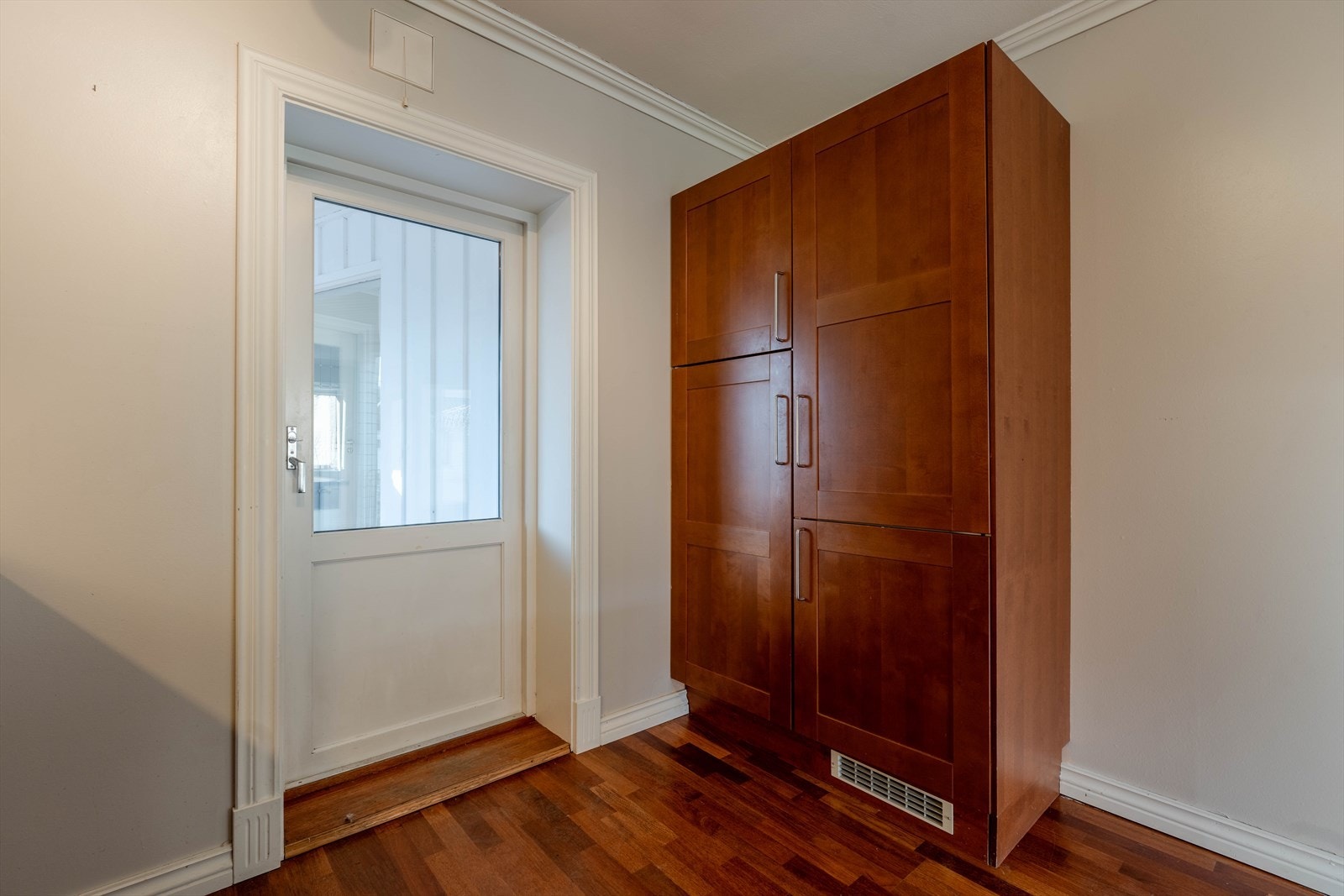 Kjøkken. Utgang til balkong Galleribilde