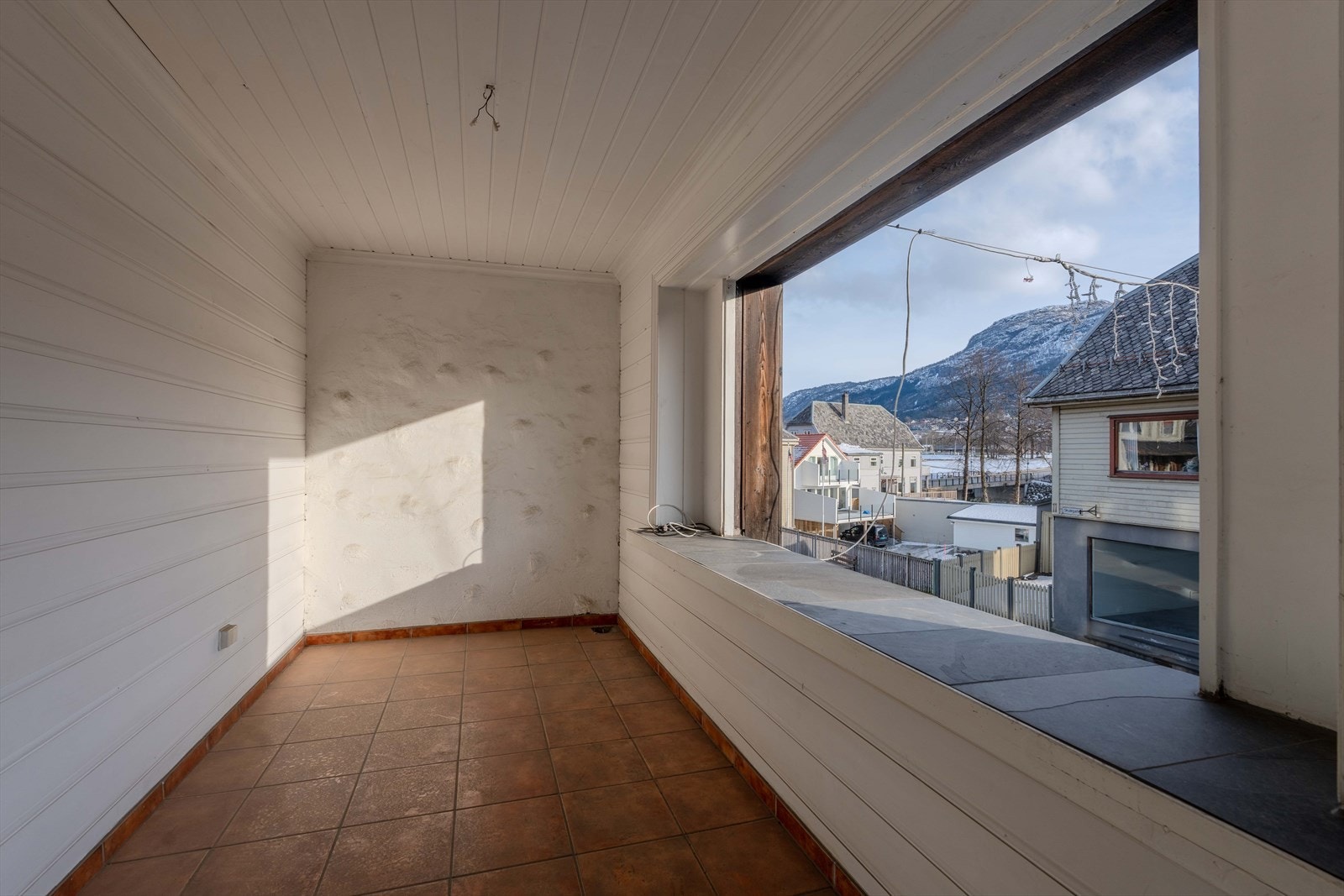 Overbygd balkong mot Skulegata - morgen/formiddagssol Galleribilde