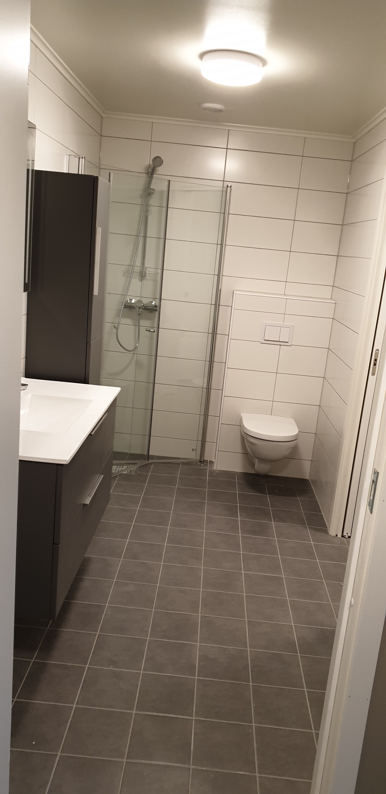 Flislagt bad med varmekabler Galleribilde