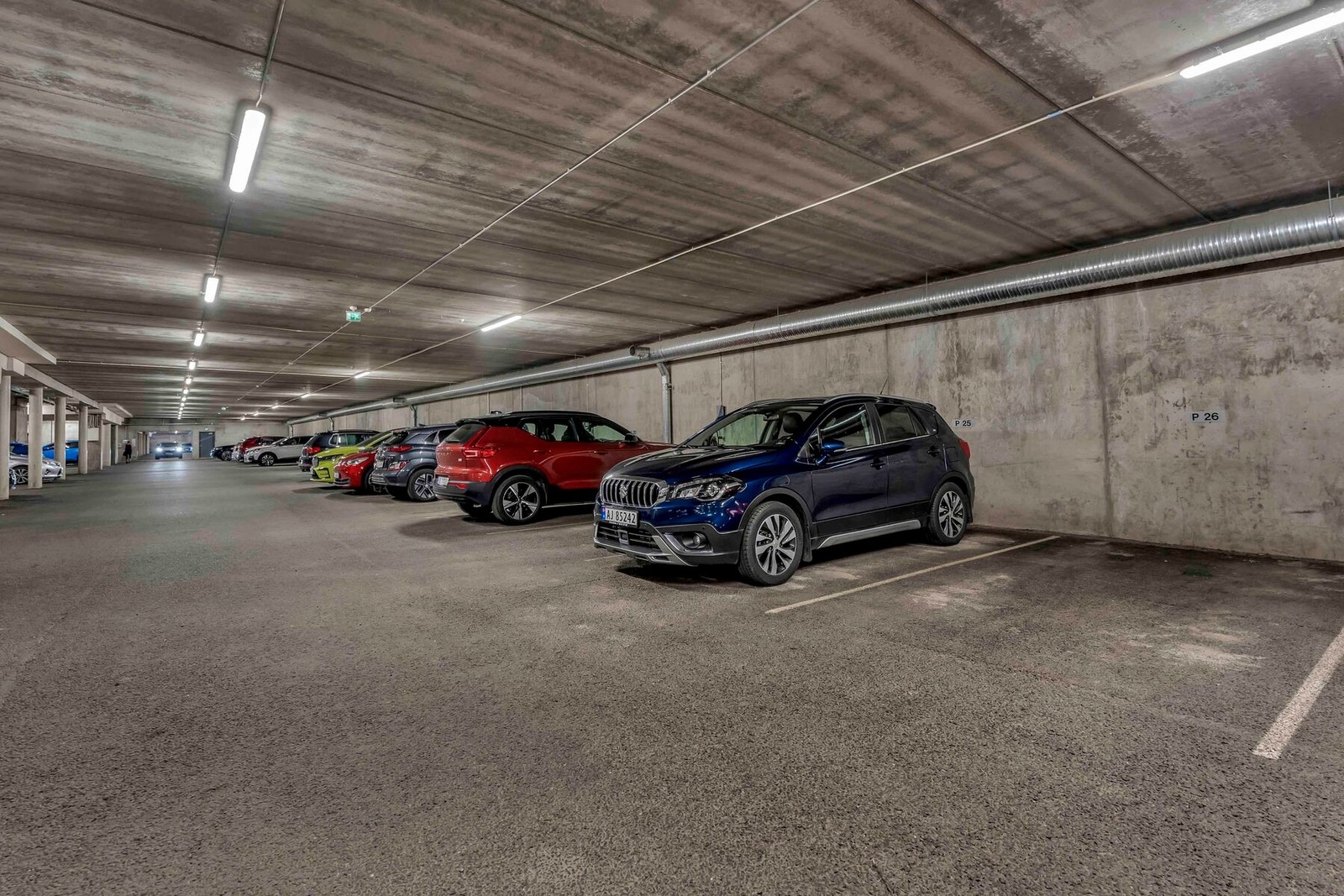 Garasjeplass i kjelleren. Det er montert elbillader i 2025. Galleribilde