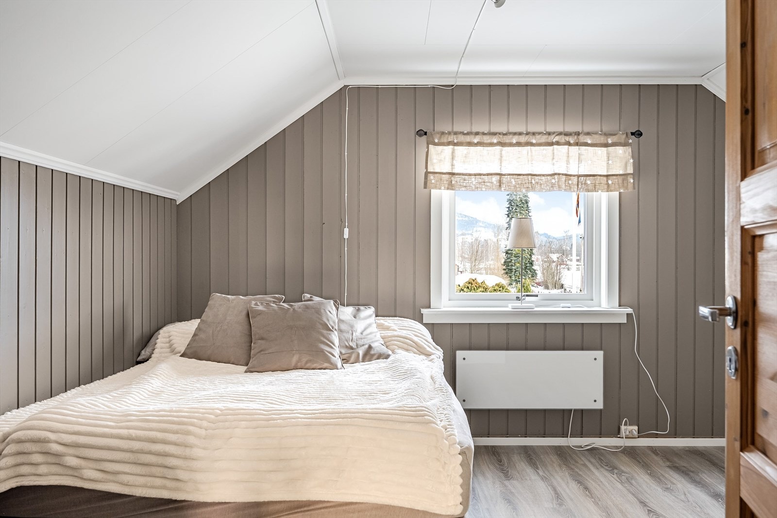 I 2. etasje er det innredet med soverom. Galleribilde