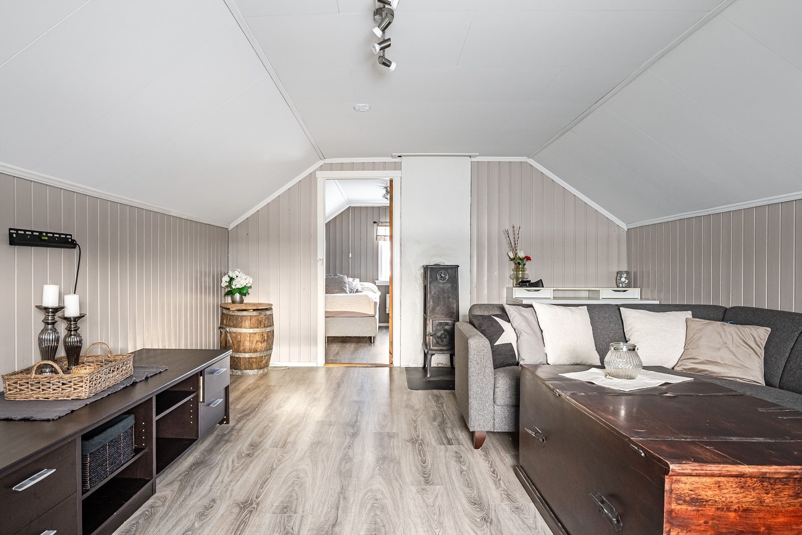 Vedovn i stuen gir ekstra varme og komfort. Galleribilde